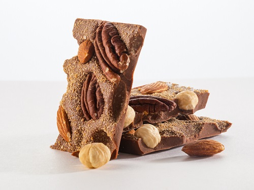 Шоколад молочный Choco Bliss с пеканом, миндалем